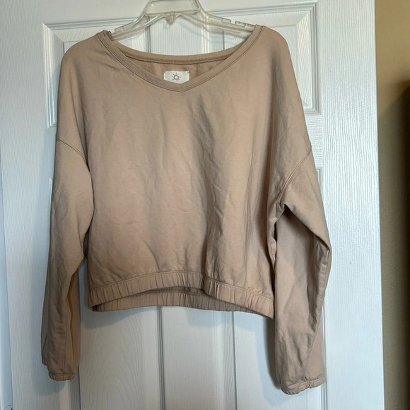 Offline by Aerie women’s cream color crop sweatshirt size large - Picture 1 of 9